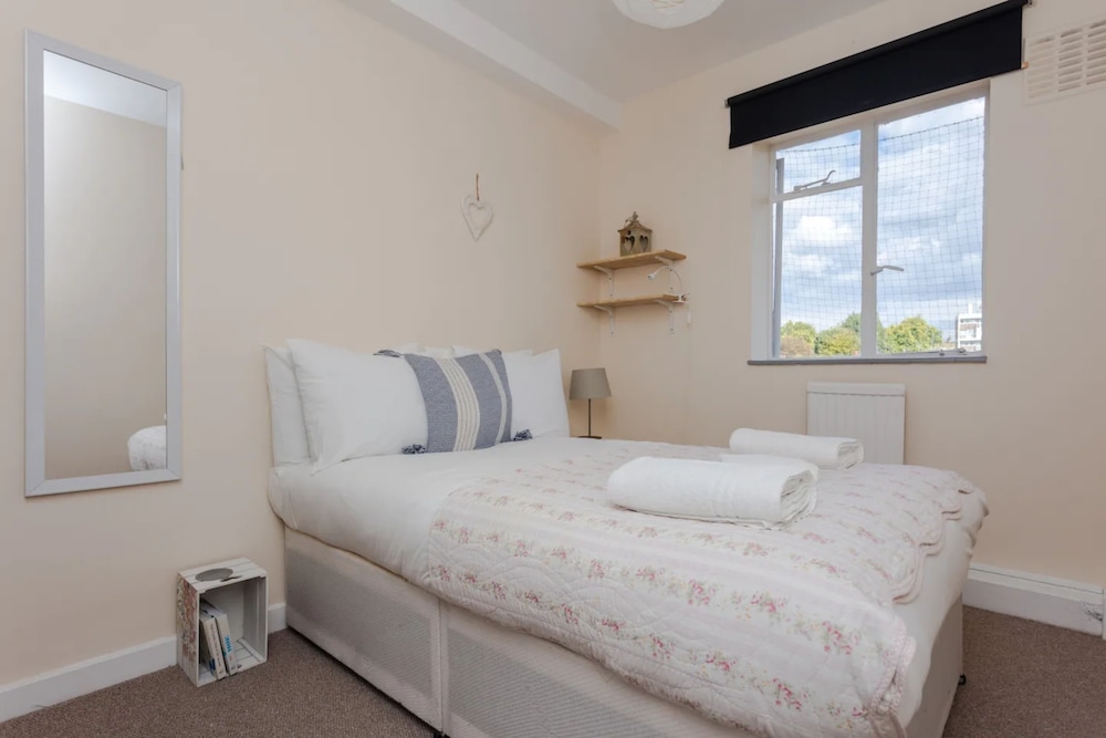 Spacious 2 Bedroom Apartment Near Hampstead Heath