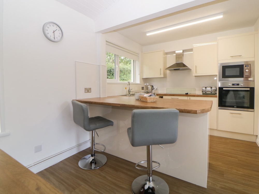 Harcombe House Bungalow 8