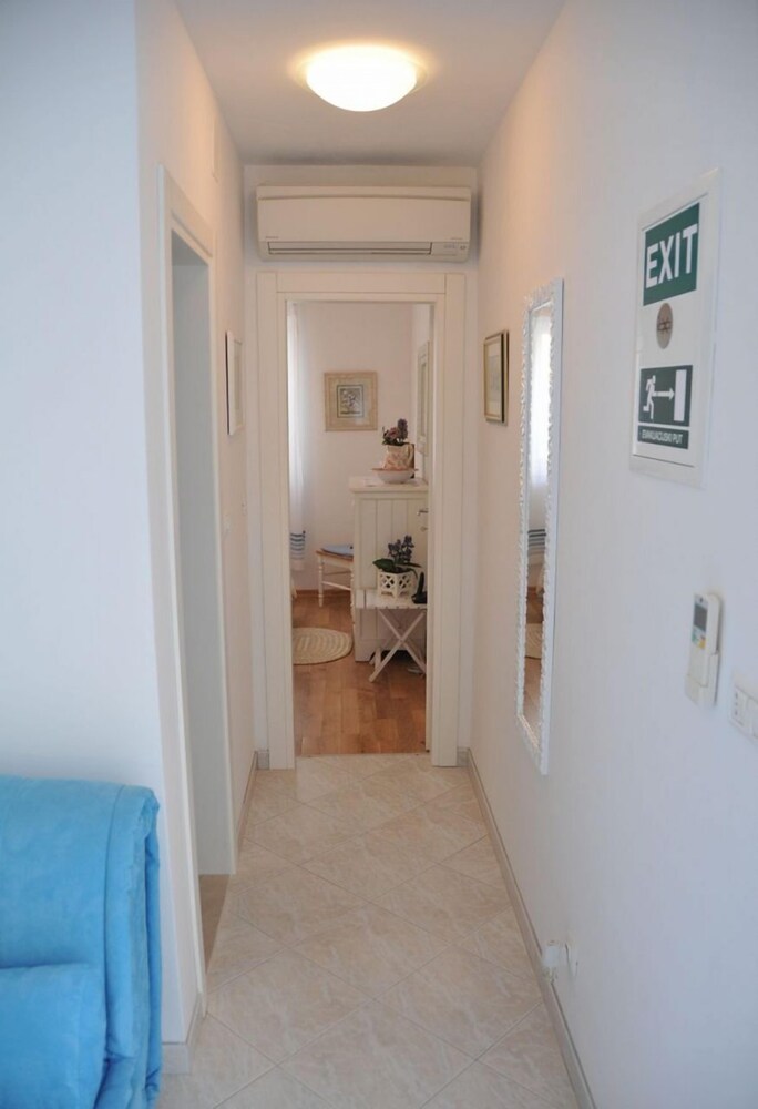 Sonja - 10m From Beach - A1-plavi view 3