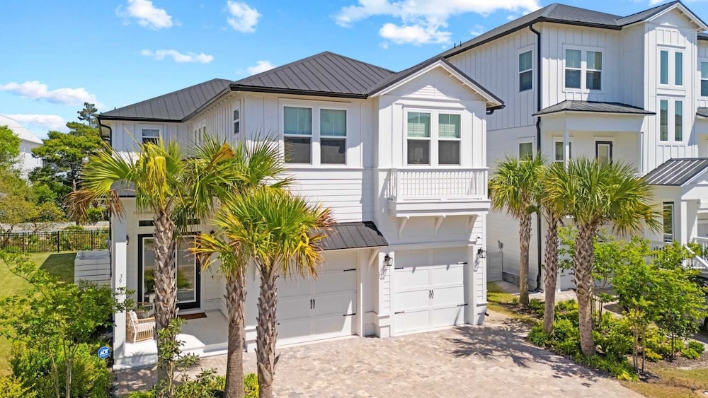 Family-friendly Coastal Escape Grill, Decks & More!