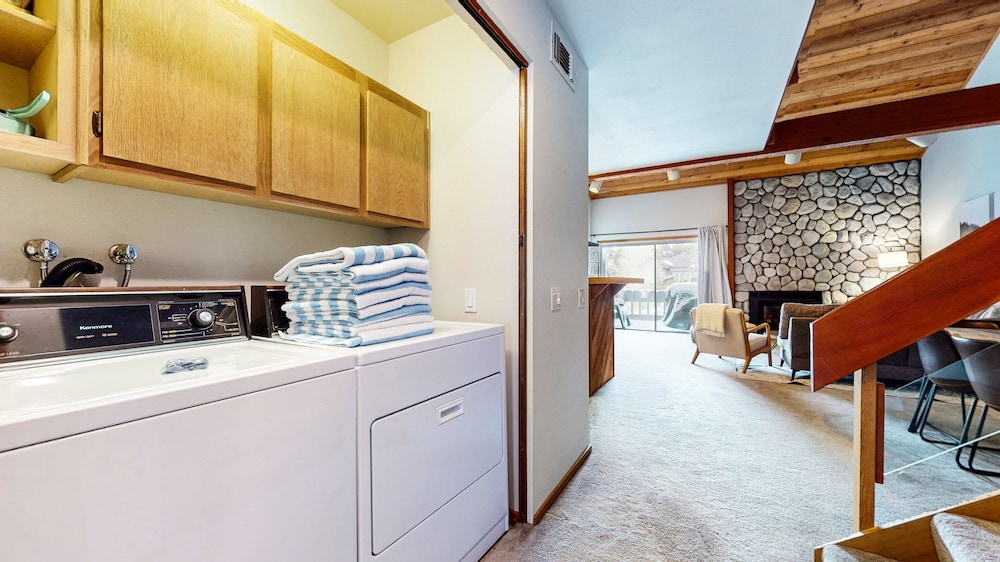 Snowcreek Iv #594 3 Bedroom Condo