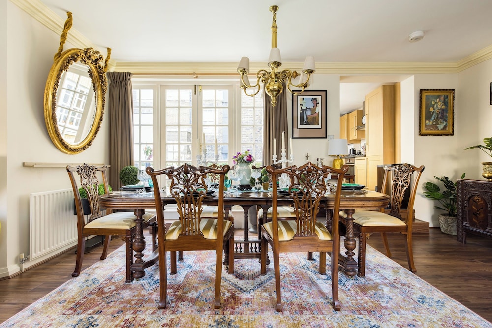 Mayfair 3-bed 6-guest W/patio & ac Berkeley Square