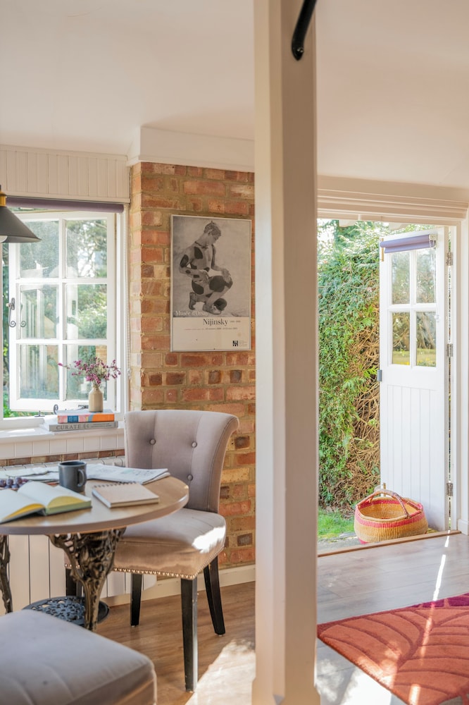 Old Mill Lodge I By Huluki Sussex Stays
