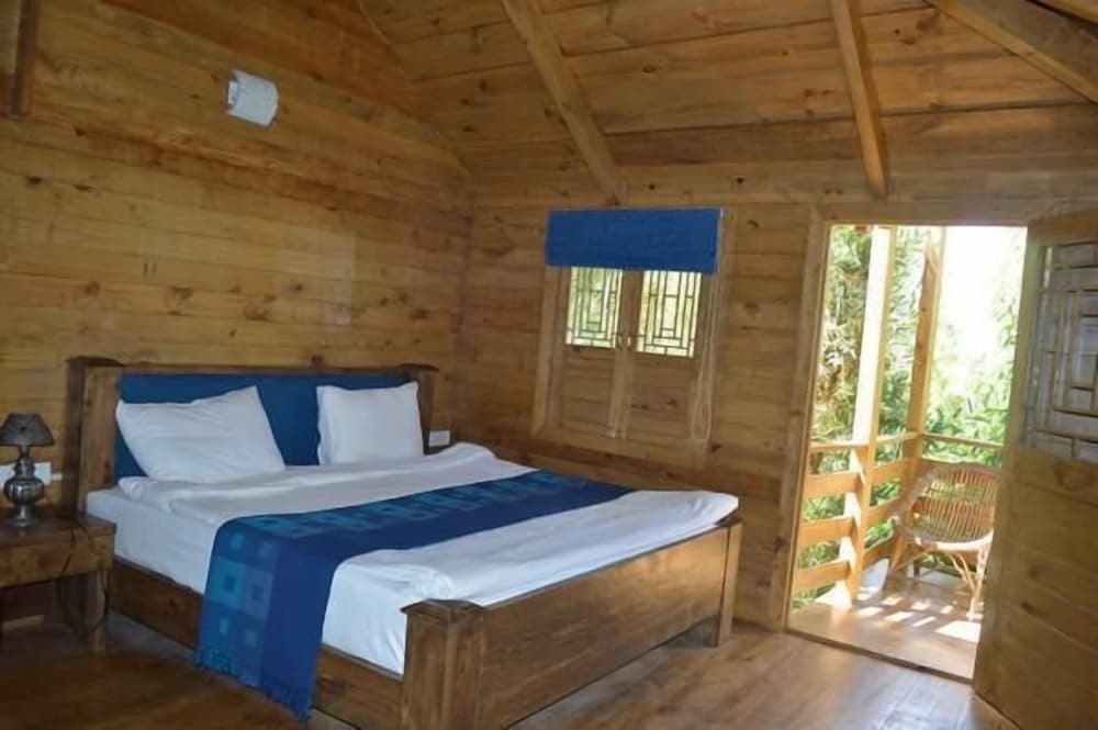 Lha - Ri - Sa Resort