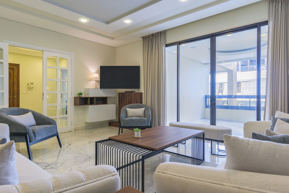 Crest - 3 Bedroom Apartment in Hamra