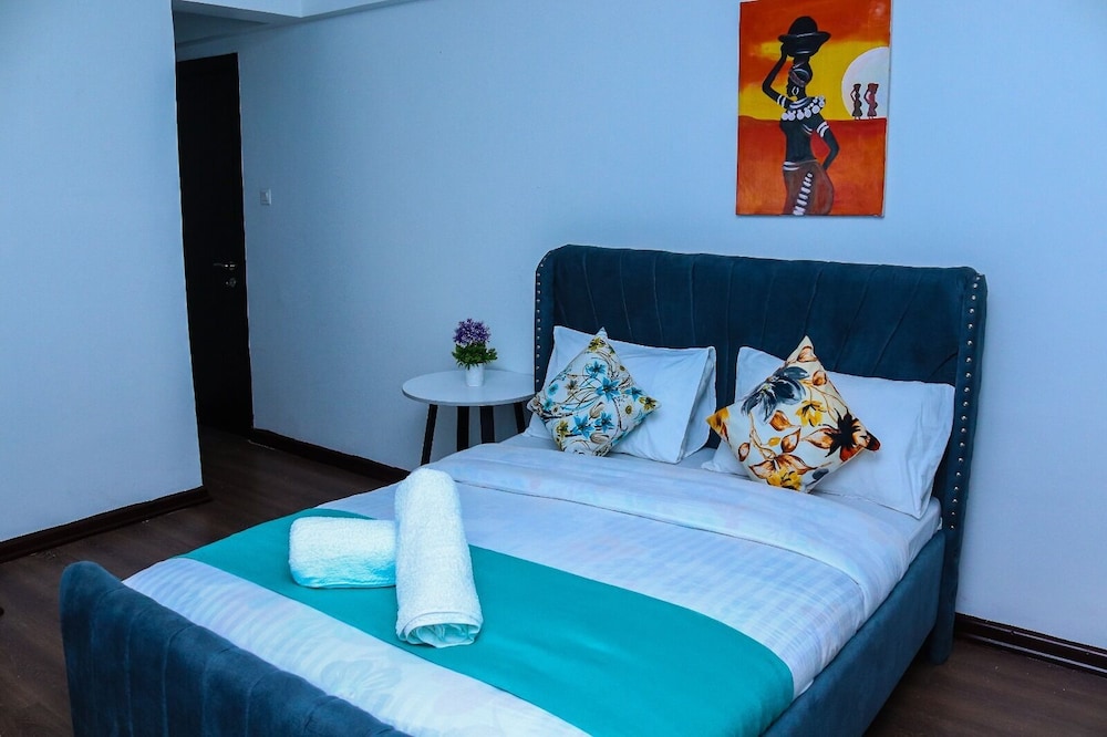 Luxury 4 Bedroom with a Rooftop Pool view 5