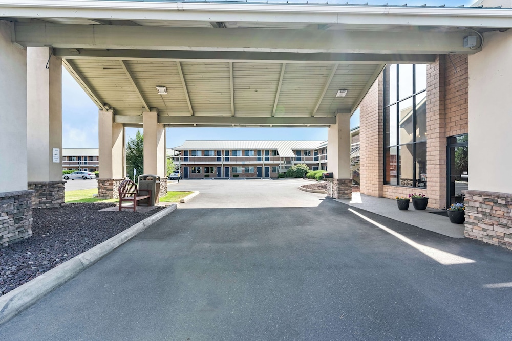 Americas Best Value Inn Yakima view 2