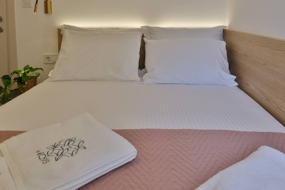 Room in Villa - 4rosesvillas - Green Rose Villa view 4