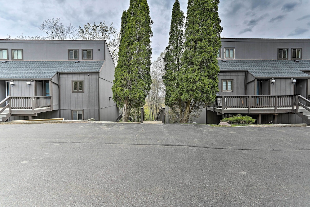 Elegant Ski-in/ski-out Tannersville Townhome!