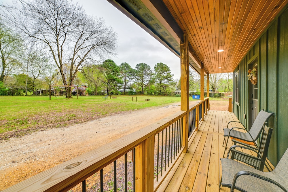 Walk to Marina: Springville Cabin w/ Fire Pit!