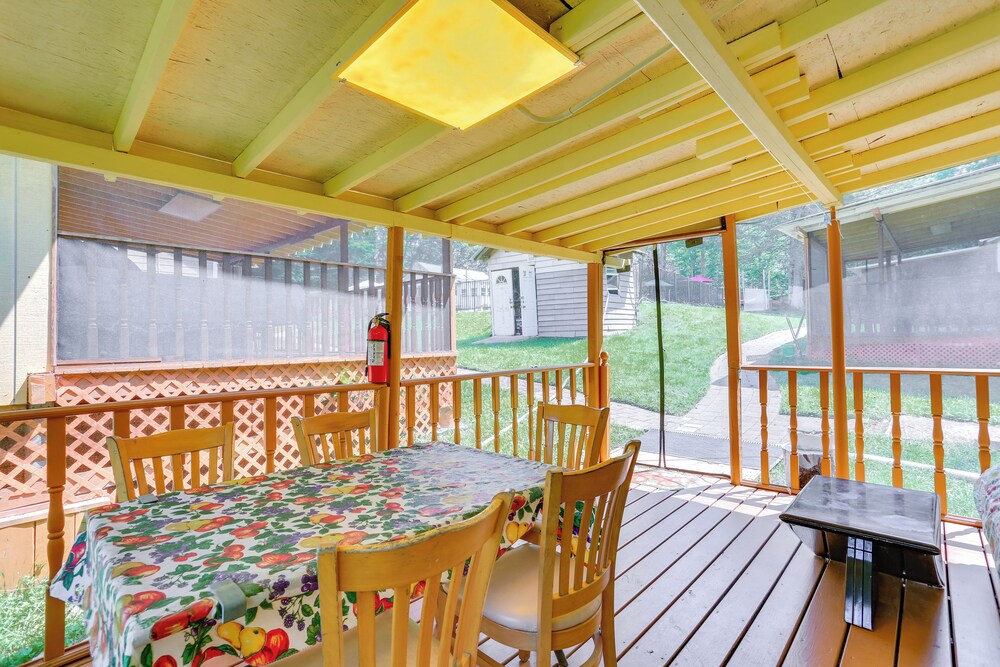 5 Mi to Swinging Bridge Reservoir: Cabin w/ Porch!