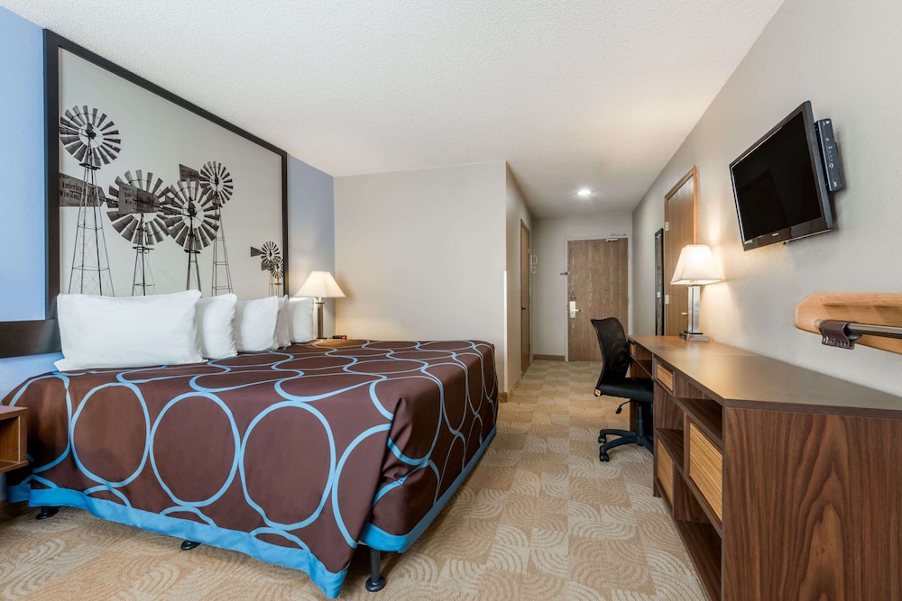 Super 8 by Wyndham Beloit KS
