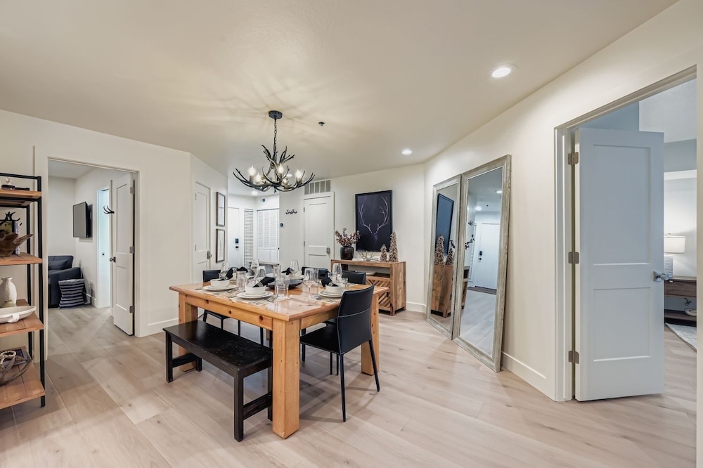 Woodside Avenue Retreat 1375 2 Bedroom Condo