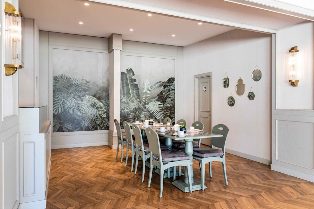 Genova Hotel - Image 18