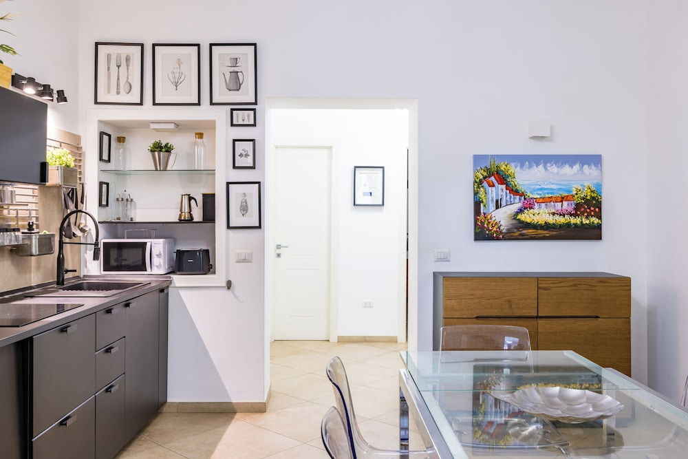 Chiaia Boutique Flat on Pedestrian Area by Napoliapartments