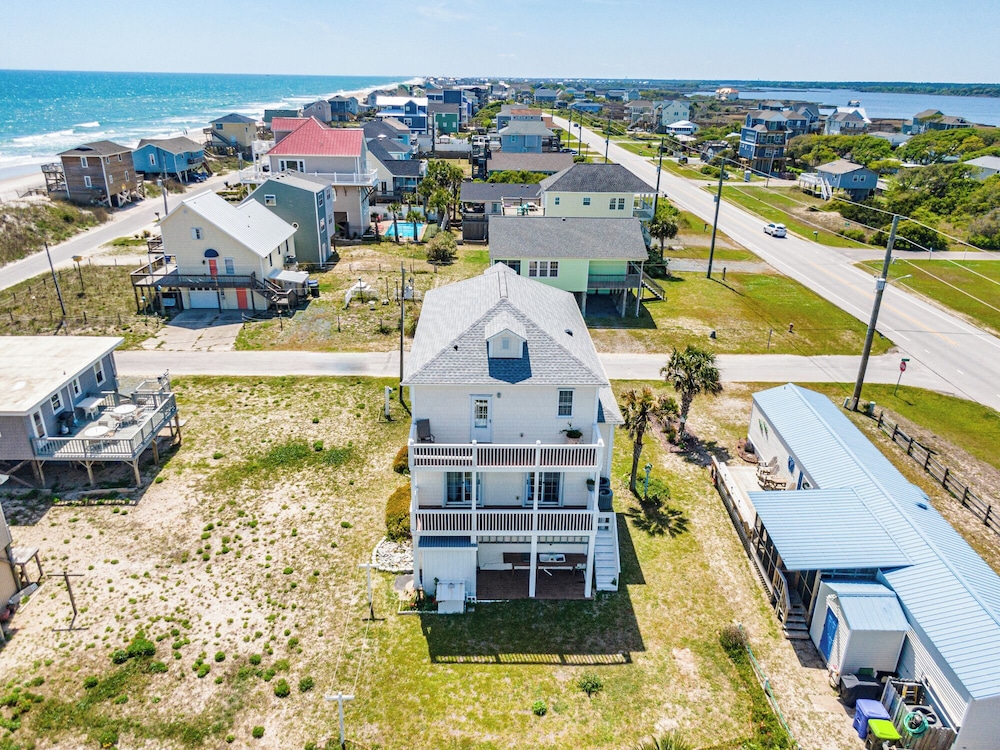 Skipper's Hideout by Topsail Realty