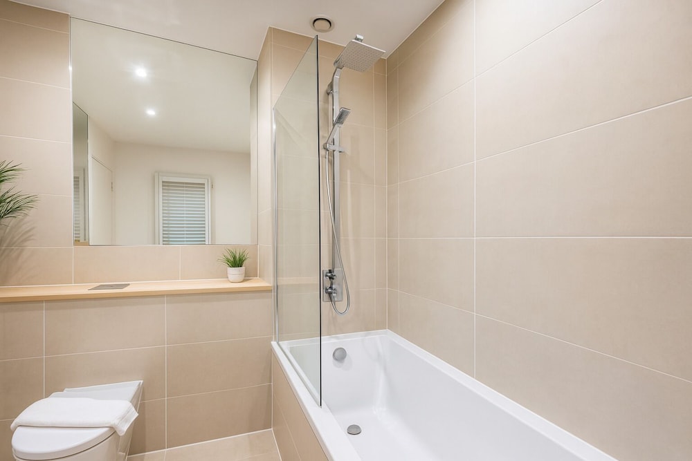 Modern 2-Bed flat in Mill hill Park