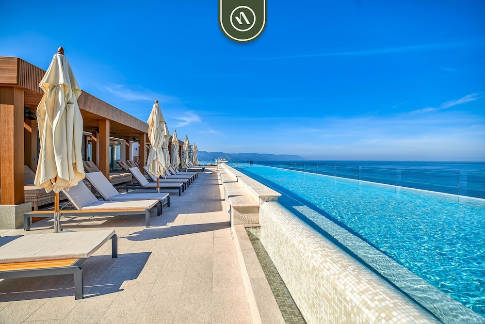 Condo With Oceanview - 2BR Condo - Rooftop Pool