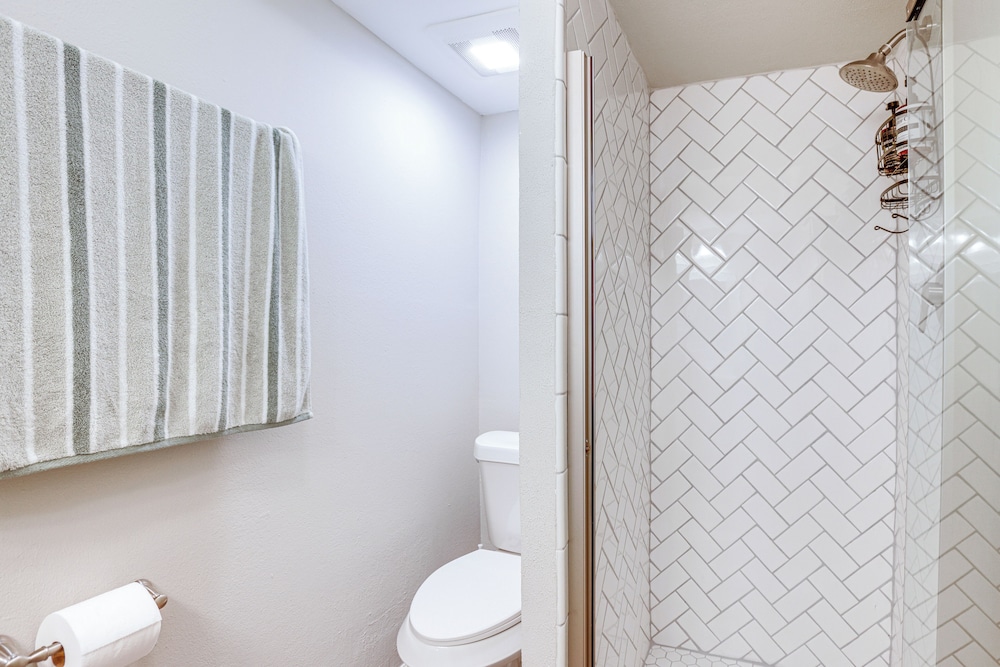 2 Mi to The Galleria: Uptown Houston Retreat!