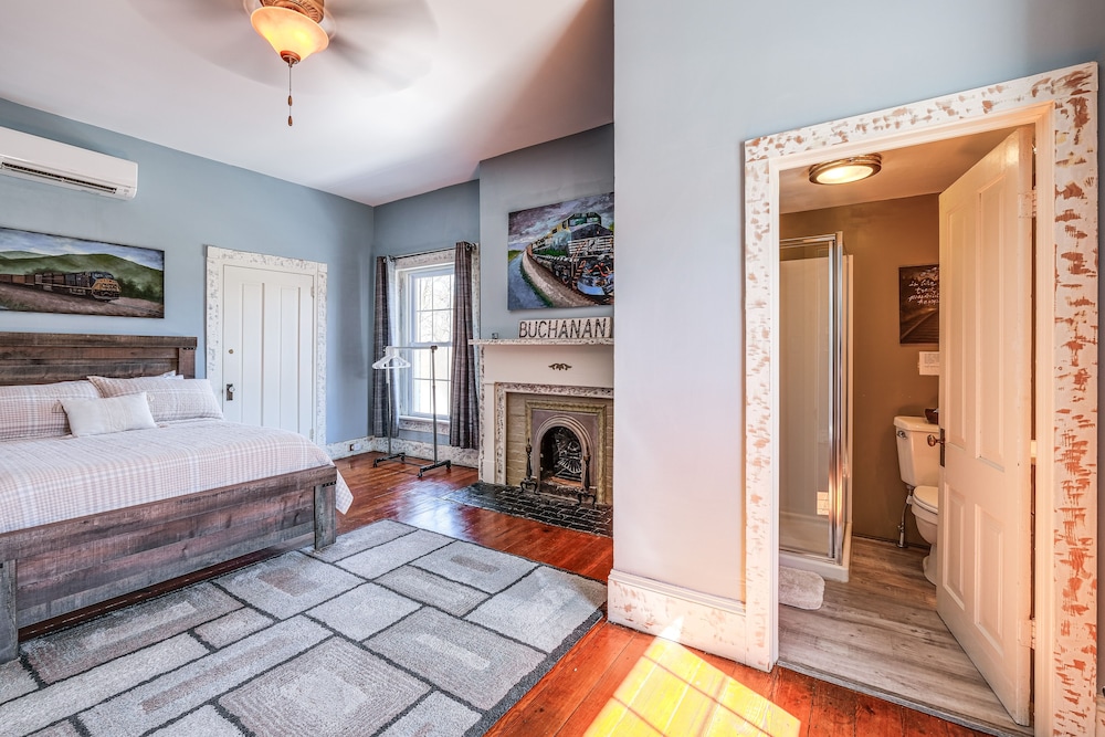 Luxe Virginia Historical Estate w/ Charcoal Grill! view 4