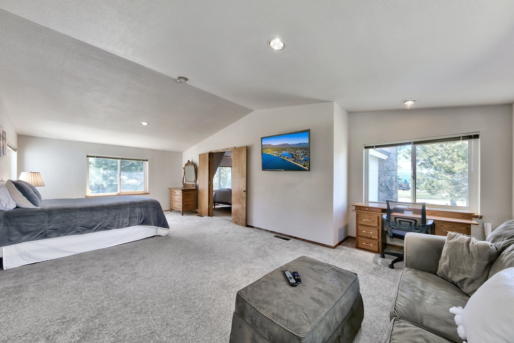 853p Lakeside Beach 4 Bedroom Home