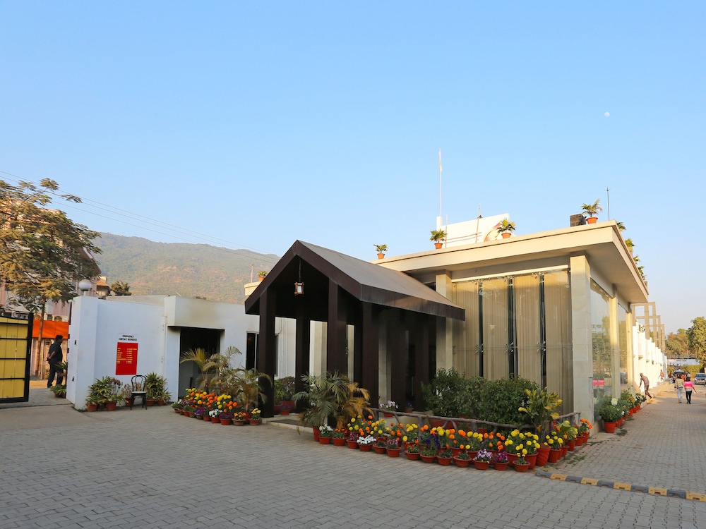 OYO 6315 Golden Leaf Resort