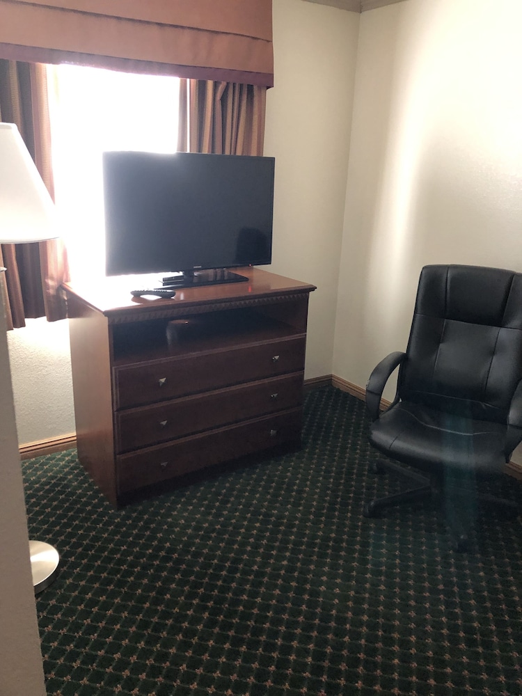 Cloverdale Wine Country Inn  Suites - Property Image 43