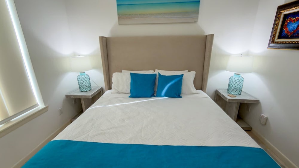 Channel Views Private Boat Slip Pool & Patio 3 Bedroom Apts