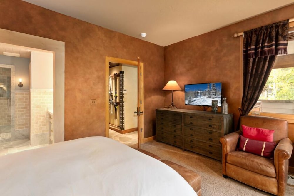 Trail's End Lodge - 4 Bedroom Residence w/ Spa #13 4 Condo