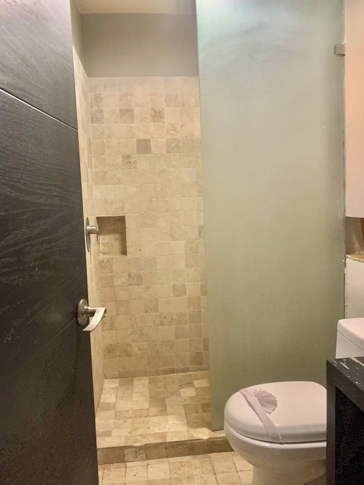 5th Avenue Room By BLVD