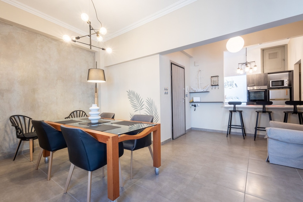 Kastella Waves Chic 2-bedroom Getaway