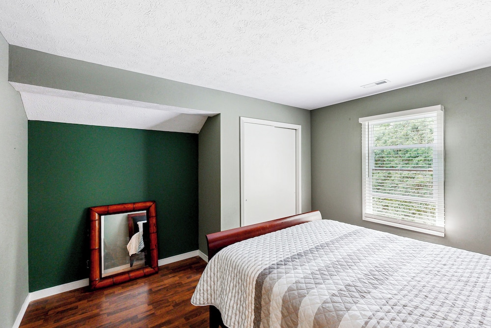 Waterfront 3BR w/ Heart-shaped Pond & Vitamix