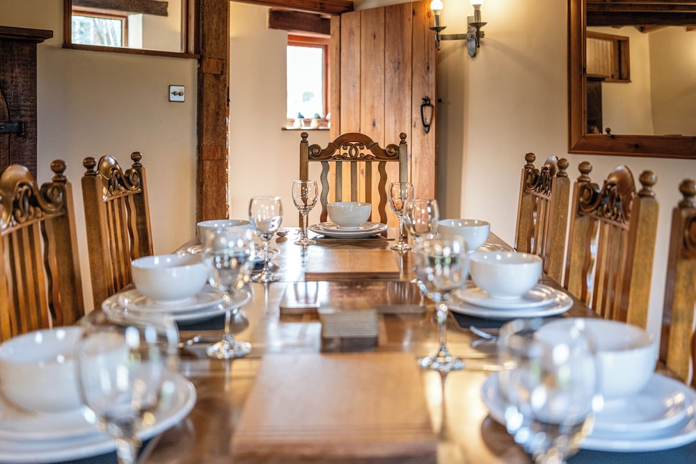 The Threshing Barn-Stunning 5 BD Retreat