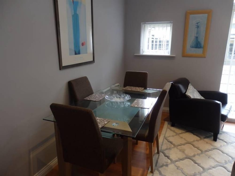 Gateshead Vacations - Beautiful Two Bedroom Apartment - Property Image 5