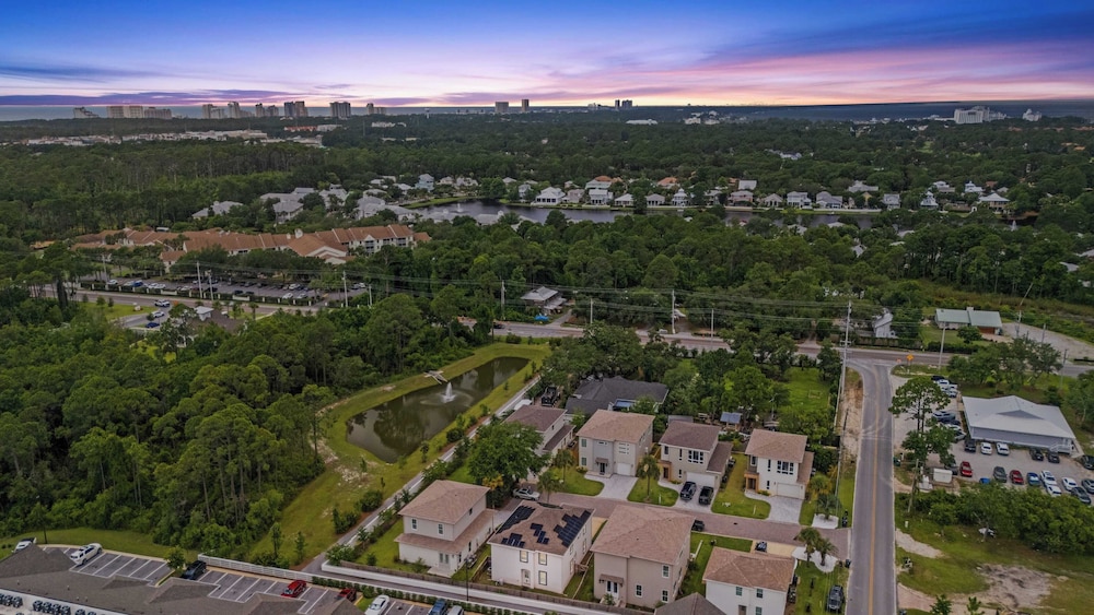 Family-friendly, Close to Beach & Game Room Windswept by Avantstay