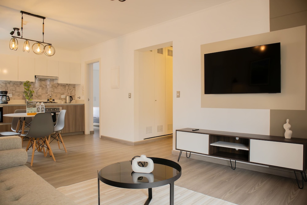 w Well-located 2BR in Miraflores