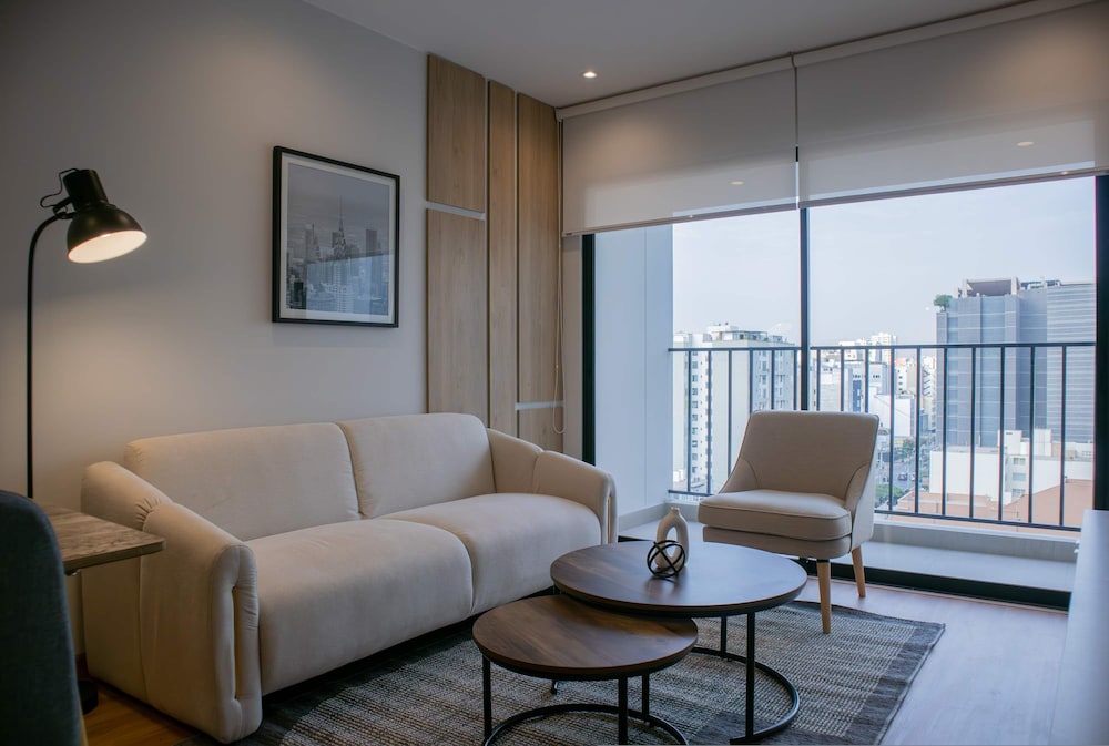 Picturesque 2BR With Fantastic Pool in Miraflores