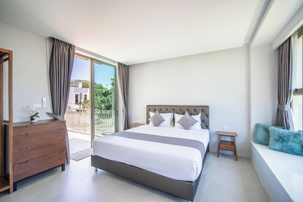 Classic Modern Pool Villas Rawai 3BR