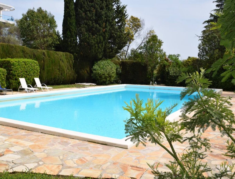 Apartment in Juan-les-pins Near Sandy Beaches