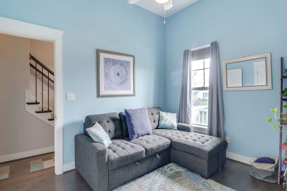 Walk to Ocean: Group Getaway in Virginia Beach!
