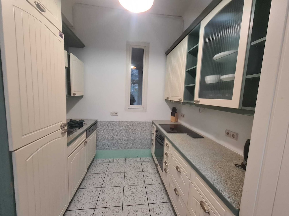 Comfort 3BR Apt Near Wiener Stadthalle