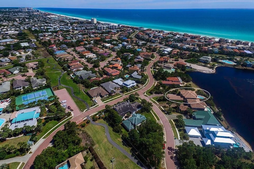 Endless Sunset 4 Bedroom Holiday Home by Five Star Properties
