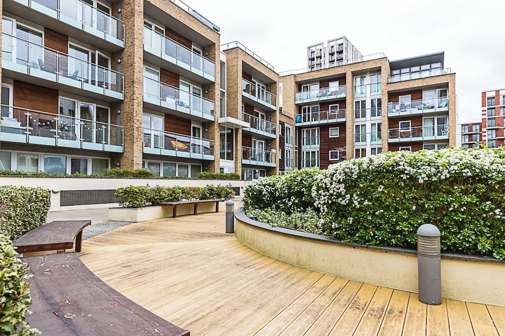 Bright Battersea Apartment