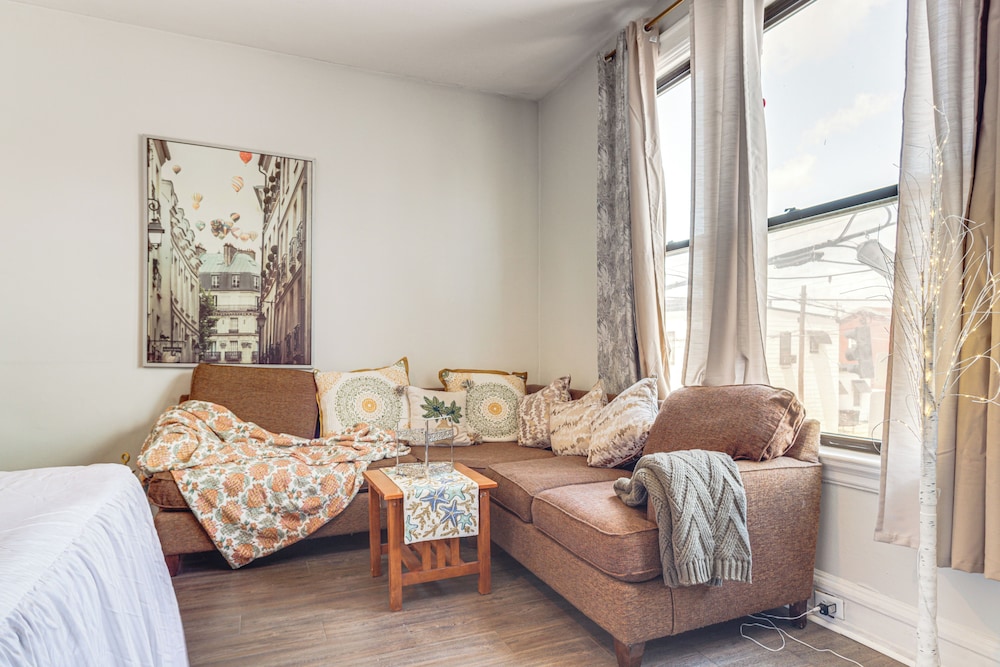 Walkable Apt in York St Historic District