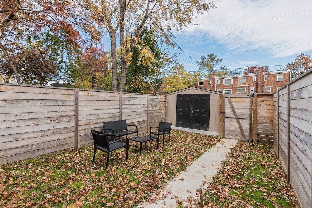 Beautiful 3br/2ba House with cozy backyard by CozySuites