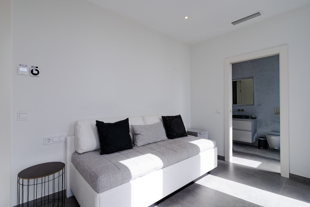 Villa in Marbella With Private Heated Pool