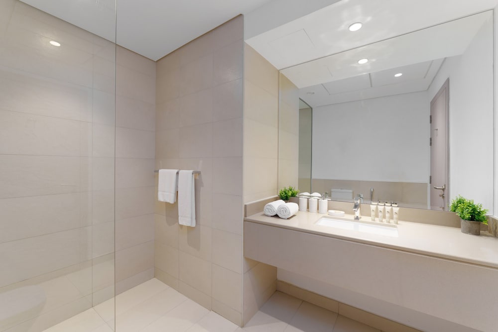 Exquisite Living w Scenic Canal Vws on Yas Island