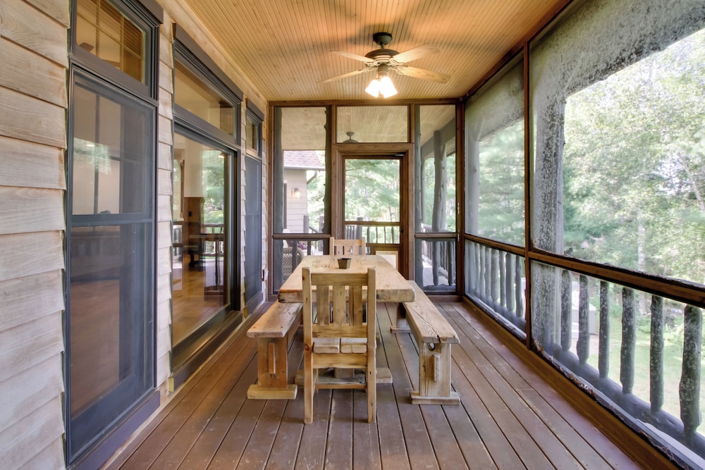 Sprawling Minnesota Home w/ On-site Lake Access view 3