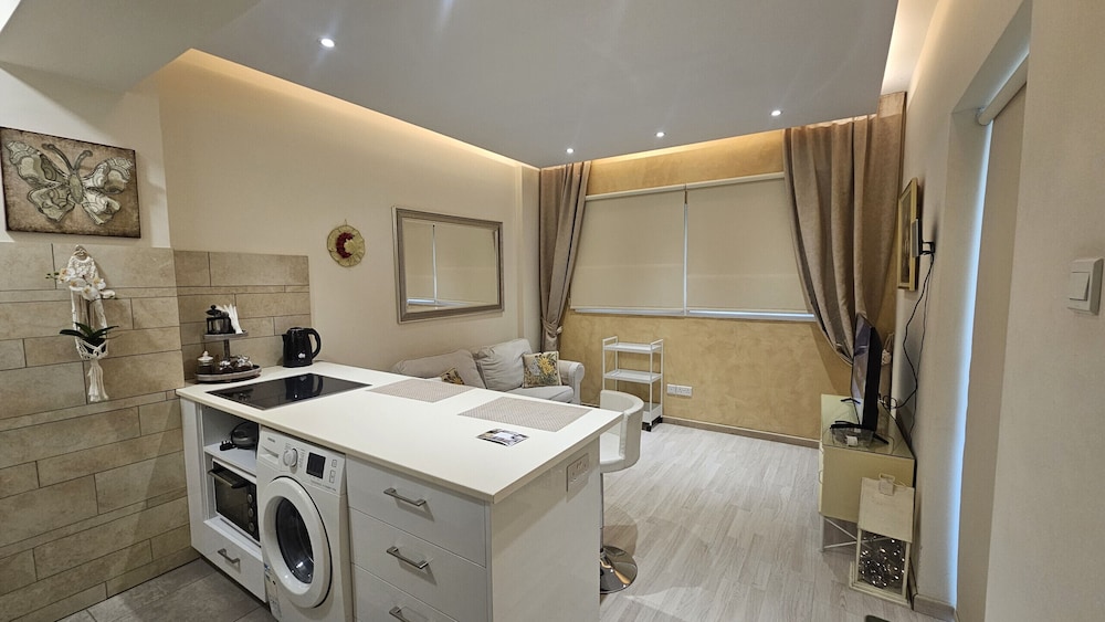 116 NIC 302a - Stay Fantasia Central Suite