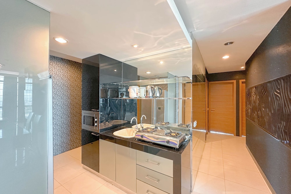 Spacious And Comfortable Living 3Br Apartment At Aryaduta Residence